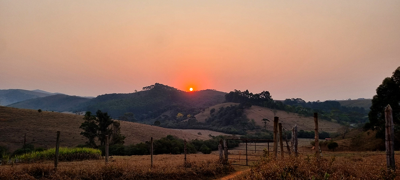 Por_do_Sol_Ajuru_Aiuruoca_20240905_172751.jpg