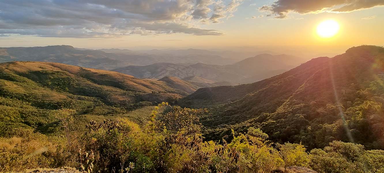 Mirante_do_Por_do_Sol_Ajuru_Aiuruoca_20220717_171437.jpg